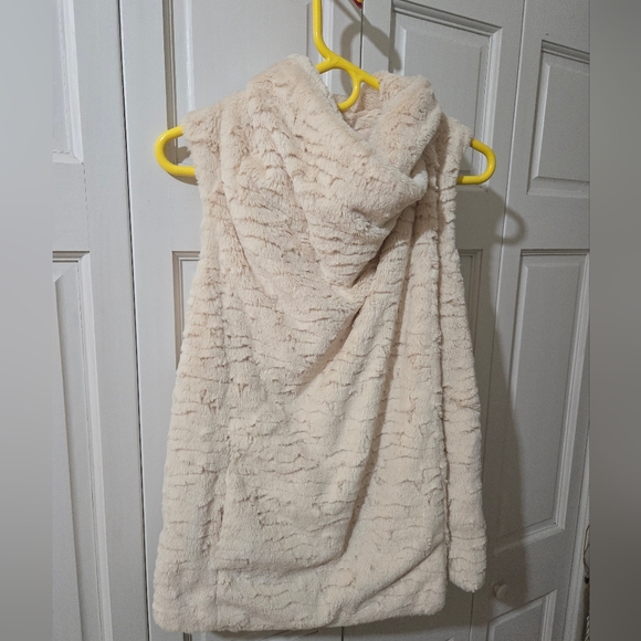 Rewind Faux Fur Button Closure Wrap Vest Size Large - Picture 1 of 16